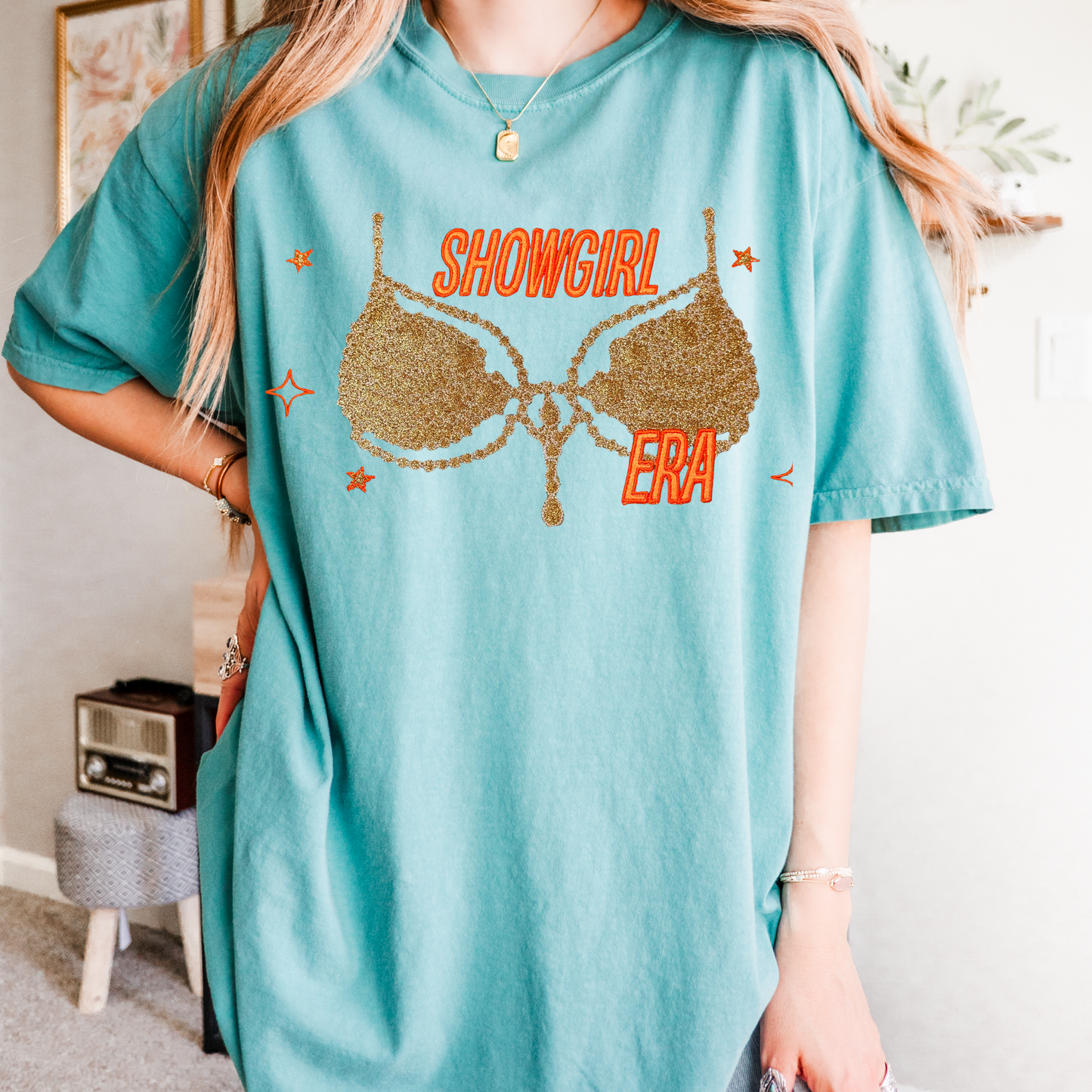 Embroidered Show girl Era Concert Crewneck T-Shirt | Comfort Color Tee with Glitter Applique | Vintage-Inspired Unisex Graphic Top (Gold Glitter,Silver Glitter)