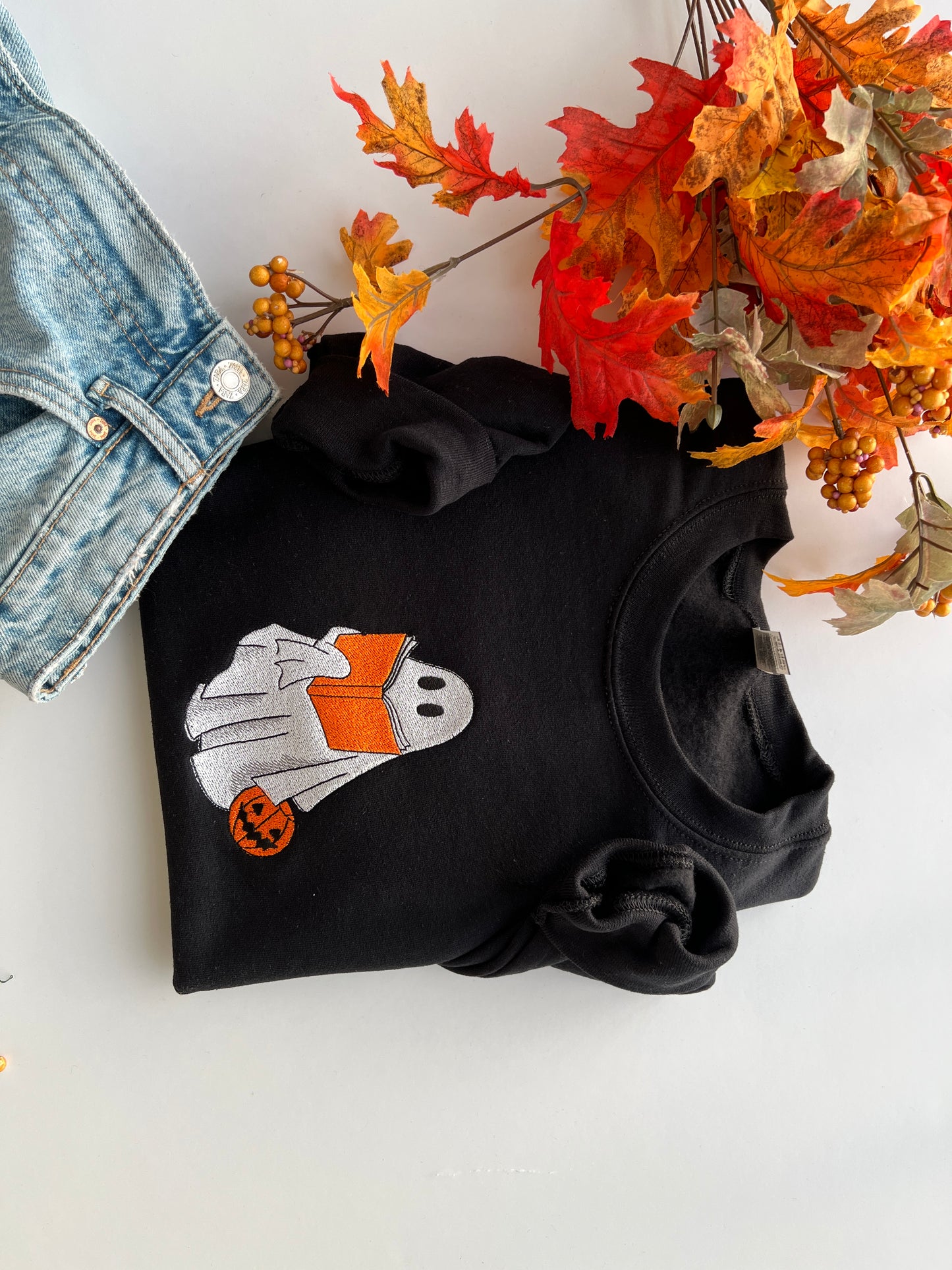 Book Reading Ghost Crewneck Embroidery Sweatshirt
