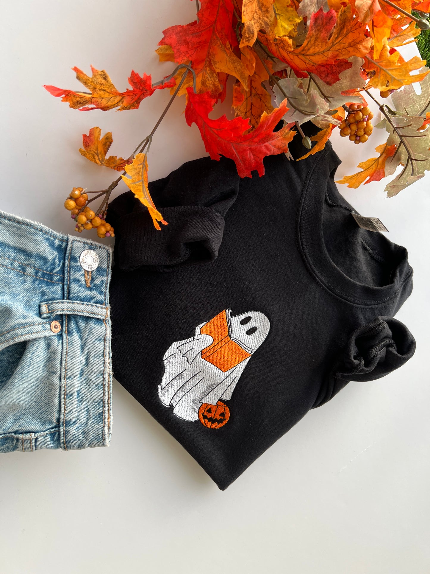 Book Reading Ghost Crewneck Embroidery Sweatshirt
