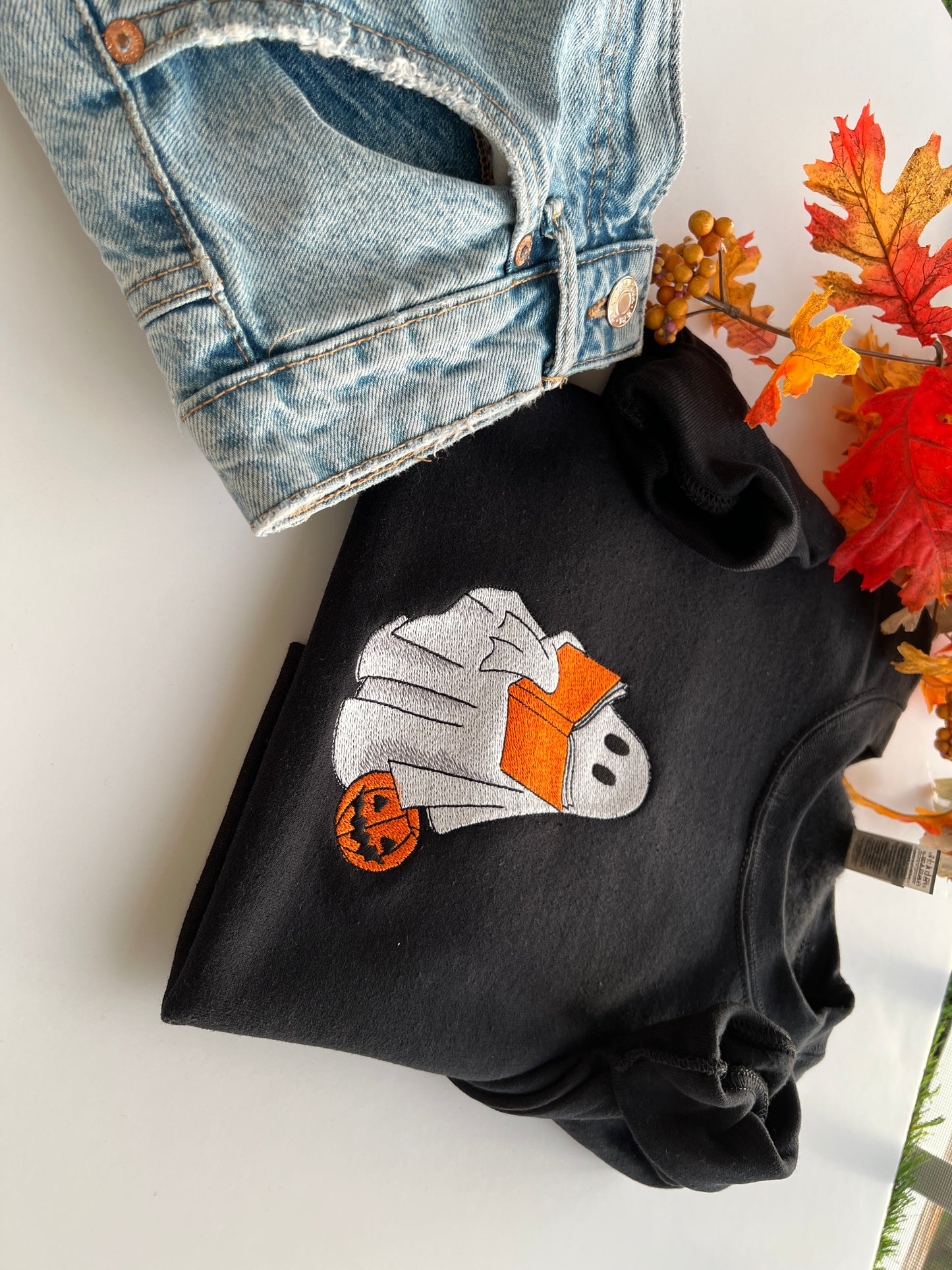 Book Reading Ghost Crewneck Embroidery Sweatshirt
